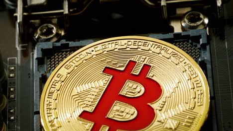 monedas de oro bit btc monedas en la placa base. bitcoin es una criptomoneda mundial y sistema de pago digital llamado la primera moneda digital descentralizada.