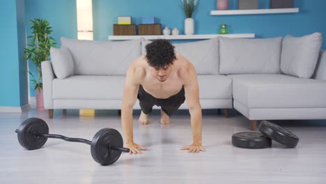 joven atleta haciendo deportes en casa haciendo ejercicio.