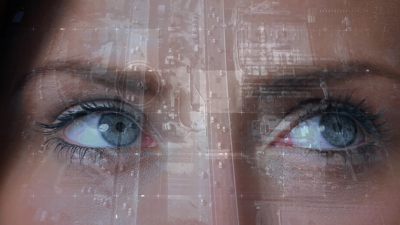 un par de ojos de mujer mirando