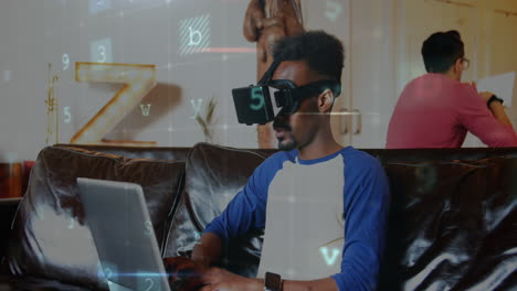 hombre usando un auricular de realidad virtual mientras escribe en su computadora portátil 4k
