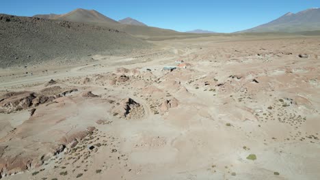 el desierto más alto y seco de atacama en el norte de chile hasta la frontera con perú