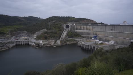 barragem do alqueva dam en alentejo, portugal