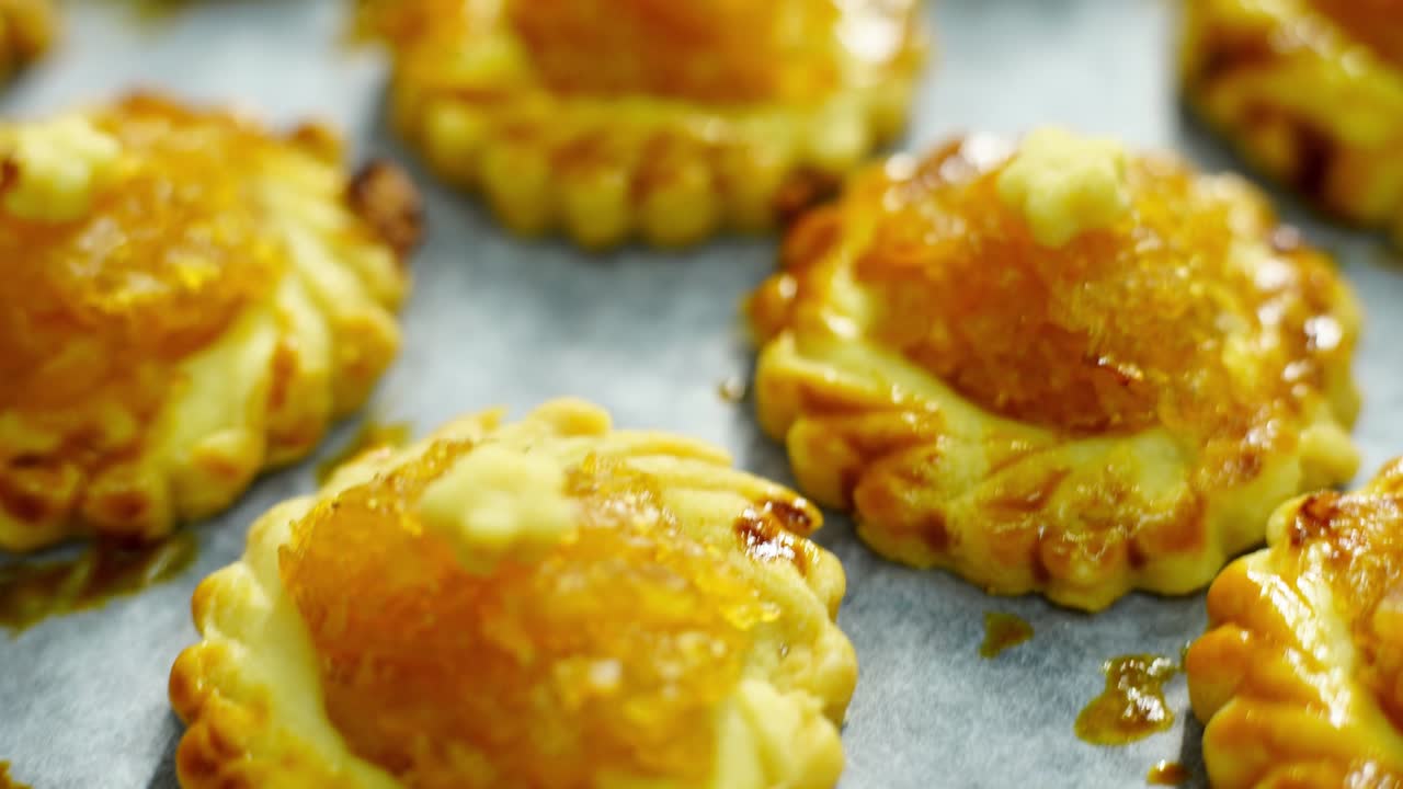 изготовление ананасового пирога