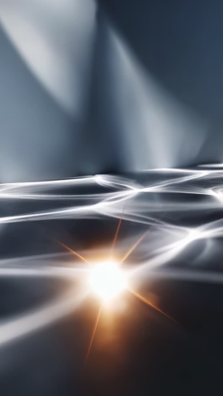 Riflessi di superficie illuminati: una danza di luci scintillanti sull'acqua che crea motivi eterei ed effetti mistici in un ambiente tranquillo
