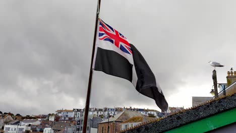 Cornwall-Flagge-Mit-Herumfliegenden-Vögeln