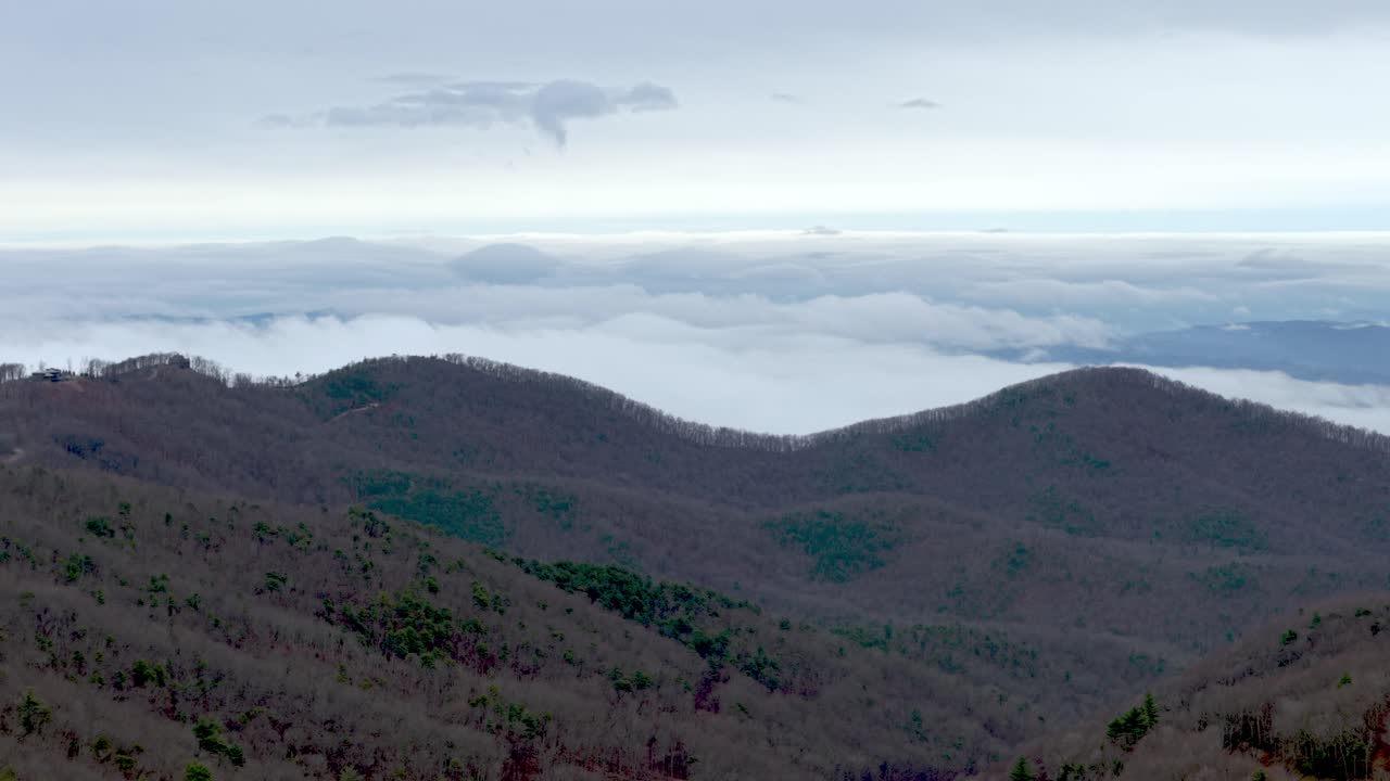 노스캐롤라이나주 블로잉록 NC 근처 계곡의 구름