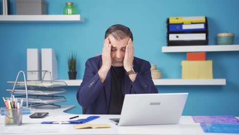 hombre de negocios enojado consigo mismo con la culpa.