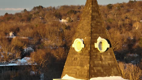 Der-Turm-Des-Historischen-Washington-County-Courthouse-Tower-Bei-Sonnenuntergang-In-Fayetteville,-Arkansas,-USA