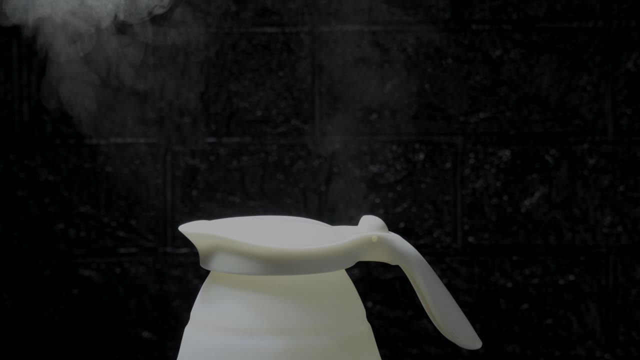 smoke comes up high in silicone kettle