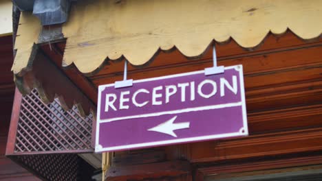 reception sign with arrow