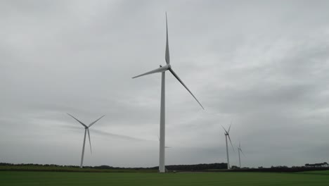 Granja-De-Molinos-De-Viento-Que-Producen-Energía-Alternativa.