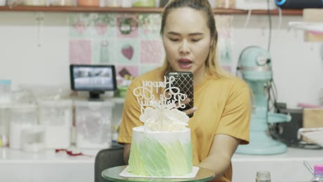 this vlog is about decorating cakes.