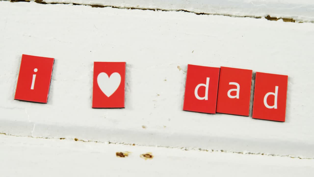 me encanta el texto de papá arreglado en bloques arreglado en tabla de madera