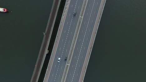 Aerial-view-of-a-motorway-that-passes-over-a-river