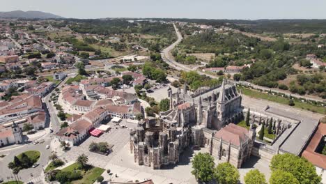 El-Monasterio-De-Santa-Maria-Da-Vitória-Conocido-Como-Monasterio-De-Batalha,-Fascinante-Monumento-Gótico