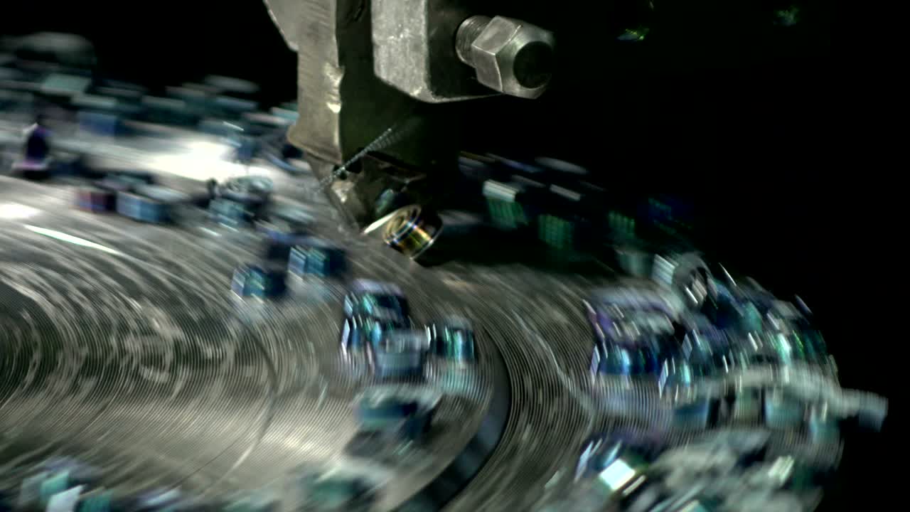 회전 및 굴착 도자기에서 공작품 가공