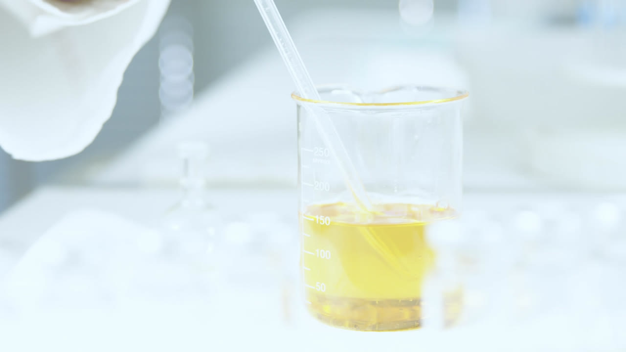 실험실의 과학자 위에 은 반점의 애니메이션