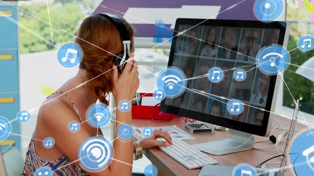 연결 아이콘의 네트워크 컴퓨터를 사용하여 헤드폰을 착용하는 여성에 대항