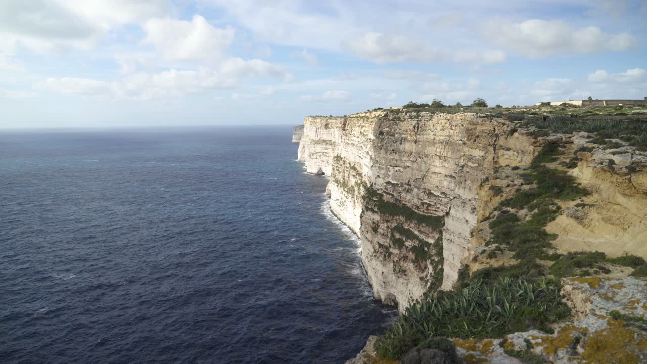 gozo 섬에서 맑은 겨울 날 푸른 지중해 naer ta cenc 절벽