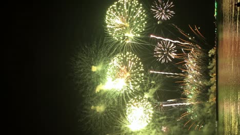 de la magia de los fuegos artificiales de pattaya