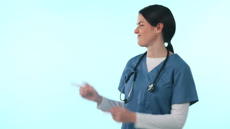 médico, señalando o cara de mujer feliz por maqueta