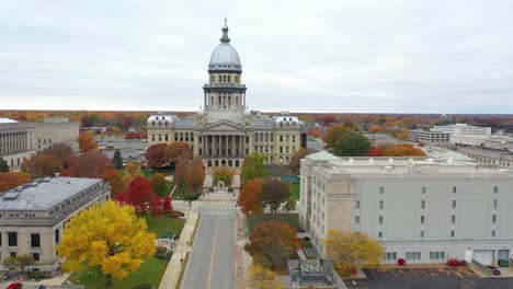 4K-Drohne-Von-Springfield,-Illinois,-Geht-Aus