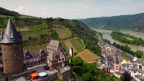 Burg-Stahleck-Medieval-Castle-and-hilltop-Hostel-overlooking-middle-Rhine-valley-and-german-Bacharach-town