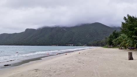 Ein-Hai-Strand-An-Der-Ruhigen-Küste-Von-Dao,-Vietnam