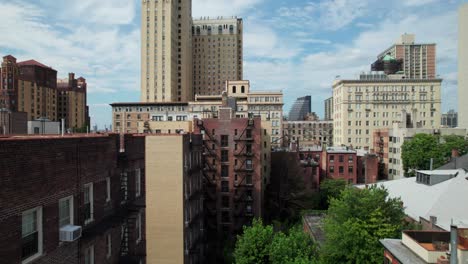 Cool-back-alley-aerial-view-of-apartment-blocks-in-Brooklyn,-NY