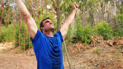 Fit-man-cheering-during-obstacle-course