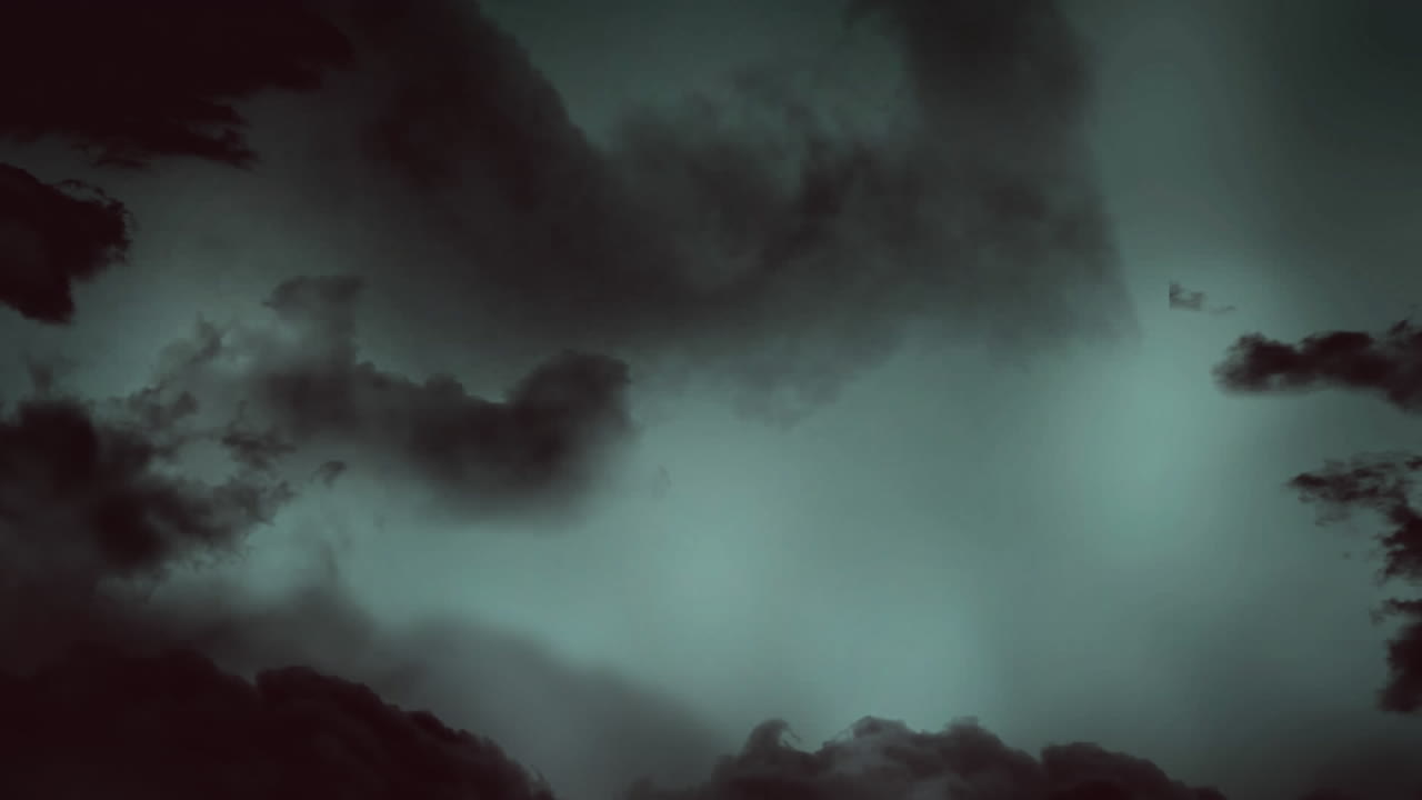 번개와 함께 폭풍우의 하늘