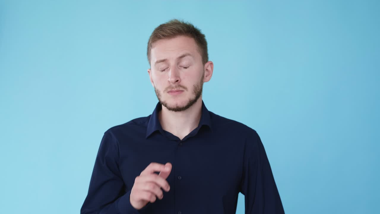 의심스러운 표정, 어려운 선택, 생각하는 남자 (gif)