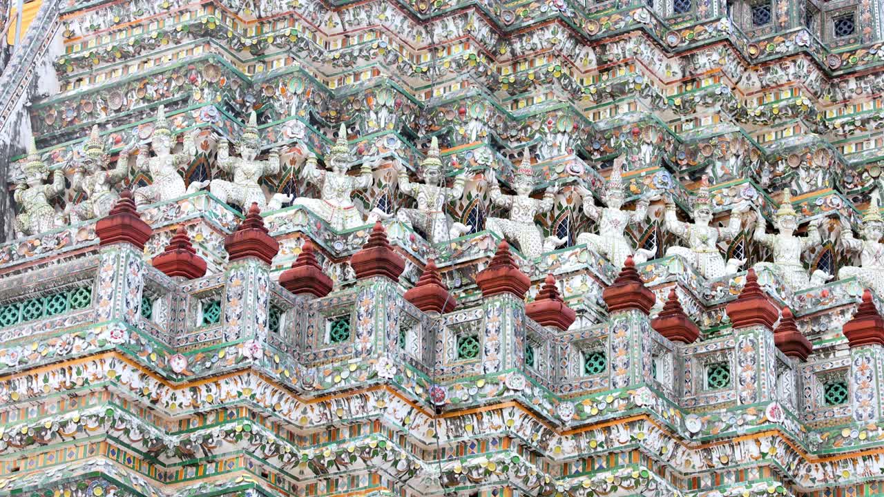 Intricate mosaic patterns on Wat Arun temple