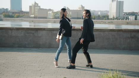 couple dancing in the city