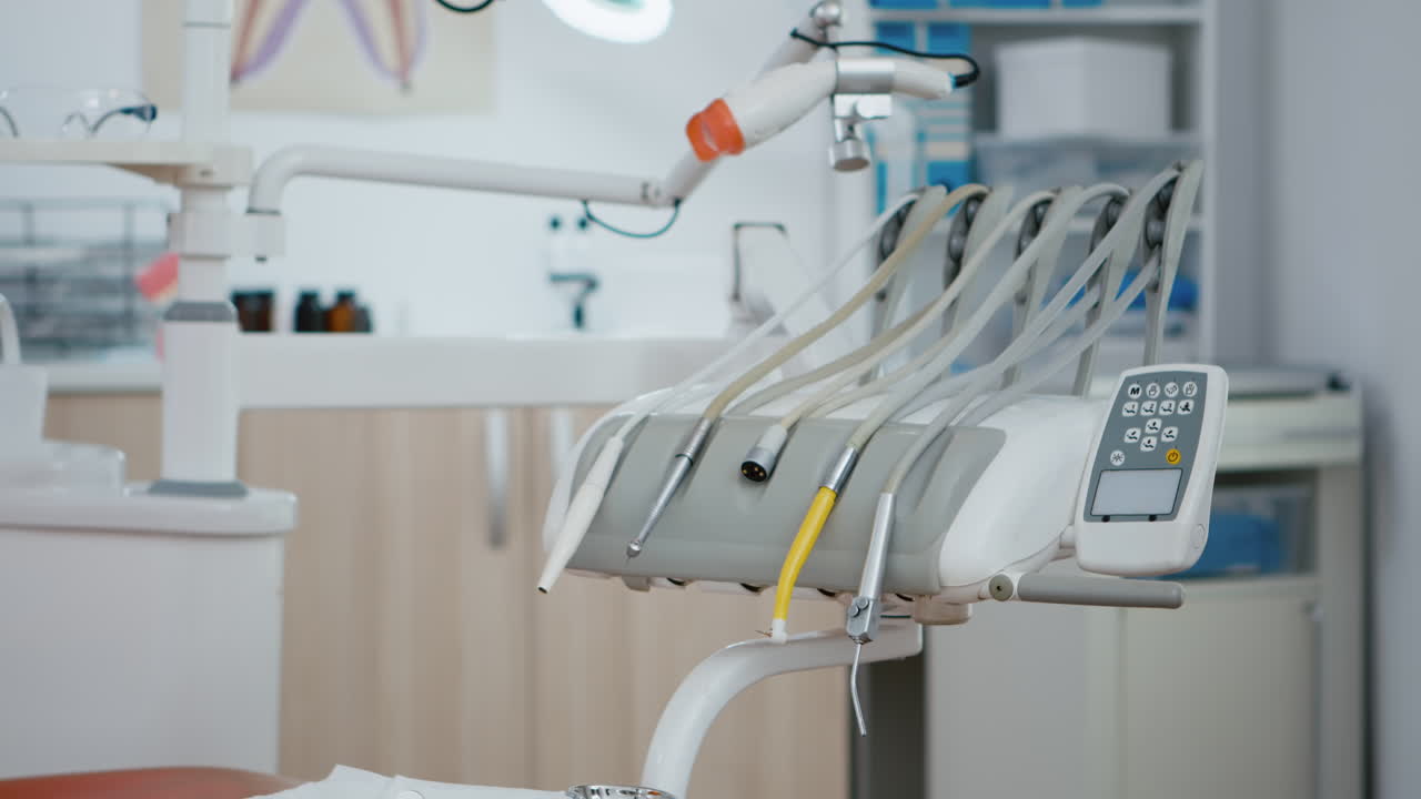 현대적 인 밝은 사무실에서 의료 입술 장비의 근접