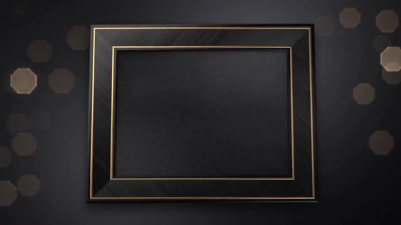 Aparecendo no canto superior esquerdo, um rastro dourado crescendo em uma nuvem, pulverizando e desvanecendo-se através de uma moldura preta em estúdio.