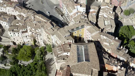 Cuenca,-España-Edificios-Y-Casas-En-La-Hermosa-Ciudad-Histórica---Antena