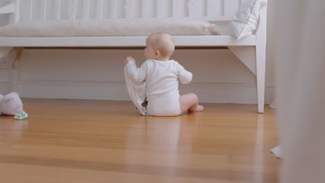 Niño-Feliz-Jugando-Con-Juguetes-En-Casa-Niño-Lindo-Aprendiendo-Divirtiéndose-Disfrutando-De-La-Infancia