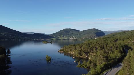 revelando un lago en noruega