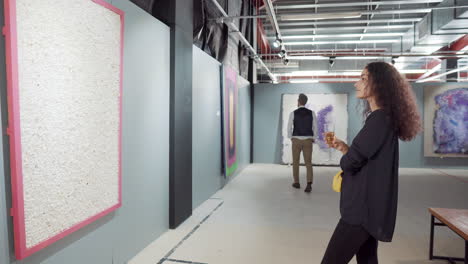 visita a una galería de arte