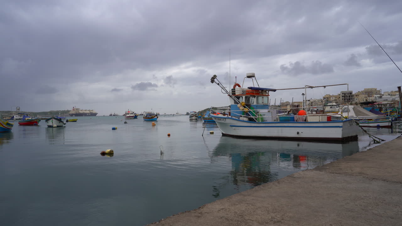 Porto di Marsaxlokk con Luzzu (Malta)