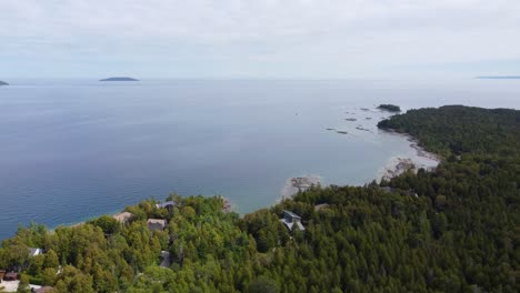 paradise to live in houses on shore of turquoise lake and green forest in georgian bay, ontario, canada