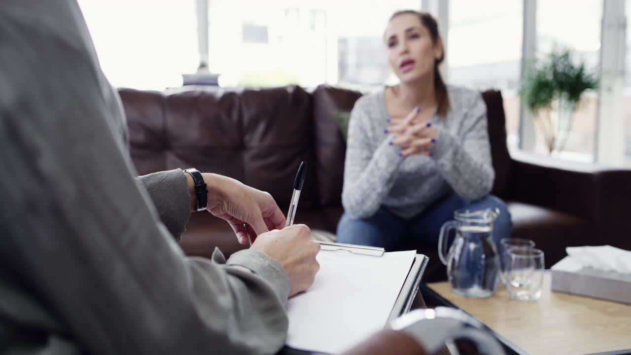 psicología, cuaderno y apoyo con la mujer
