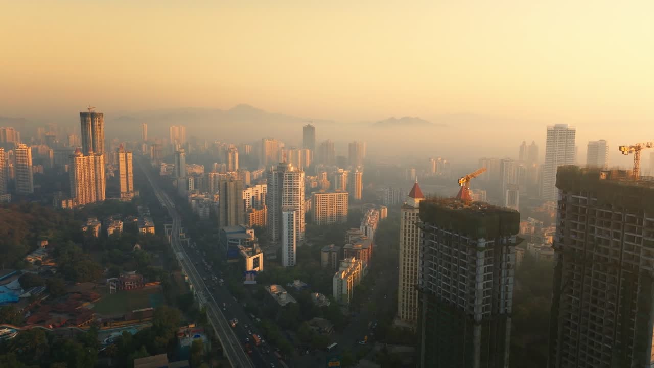 el horizonte de la ciudad de mumbai al amanecer o al atardecer