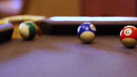 Billard-Spielen-Mit-Dem-Queue-Stick