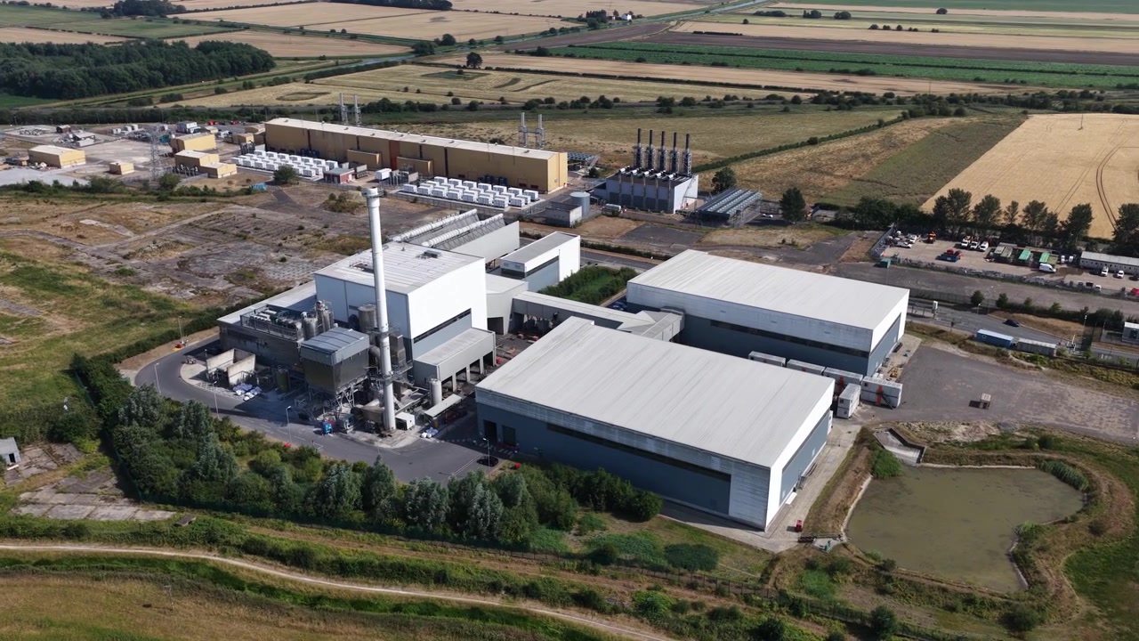 Vista aérea de la Planta de Energía Renovable de Brigg en North Lincolnshire, Inglaterra, una central eléctrica de biomasa alimentada con paja que genera electricidad renovable a partir de residuos agrícolas