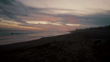 Paisaje-De-Puesta-De-Sol-En-La-Playa-De-El-Paredon-En-Guatemala---Portátil