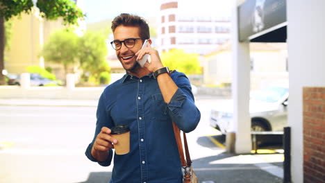 Während-Seiner-Morgendlichen-Kaffeepause-Telefonieren