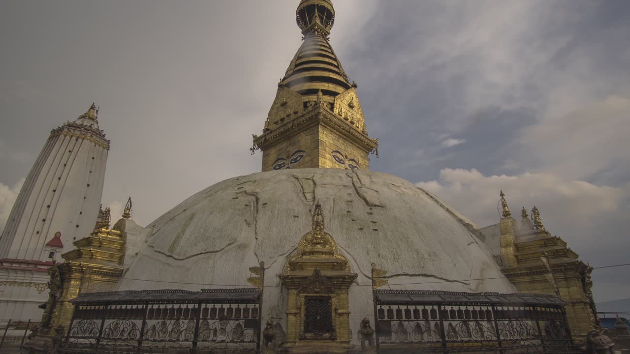 Stupa dorato e tempio a Kathmandu