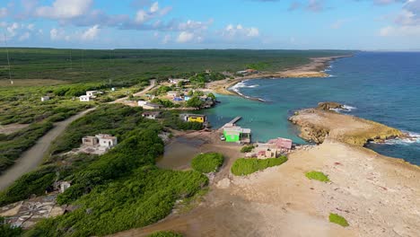 Establecimiento-Aéreo-De-La-Escarpada-Playa-Northside,-Curazao